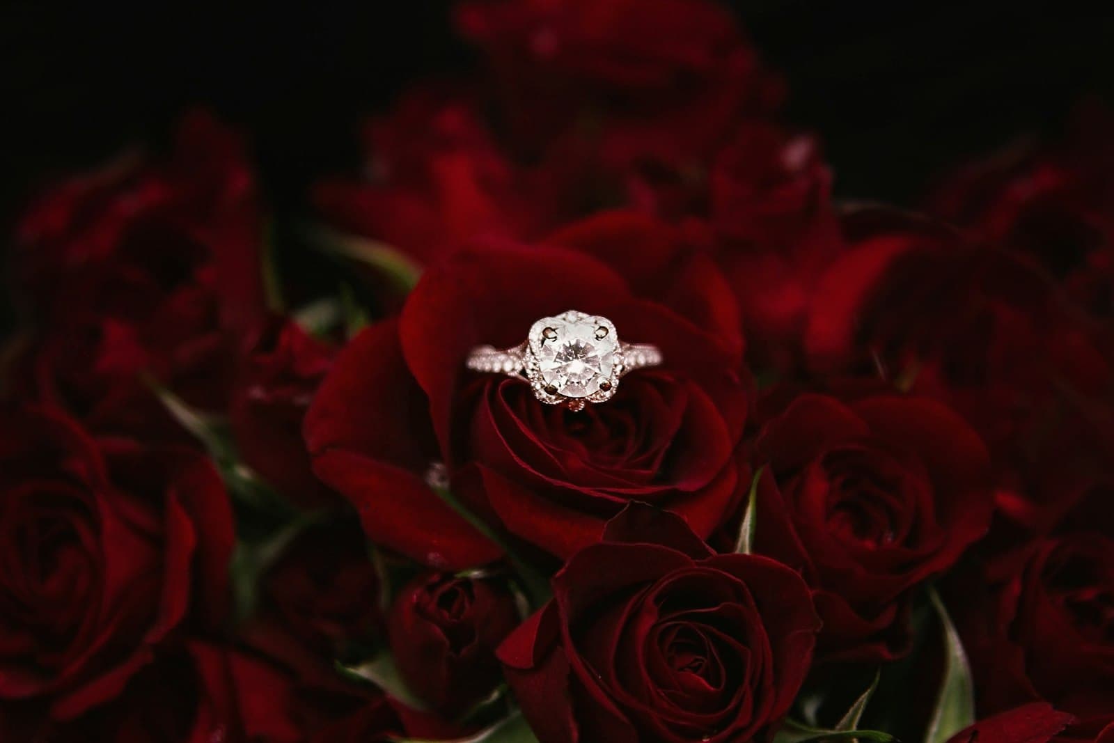 Anillo Solitario — Oro amarillo 18k, 0.70 ct